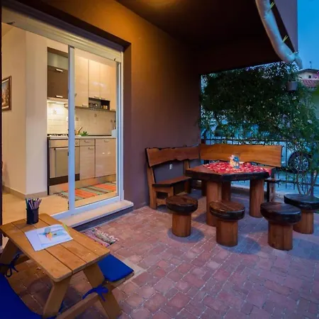 Apartment Elegant Hideaway With Pool - Two Bedroom With Pool